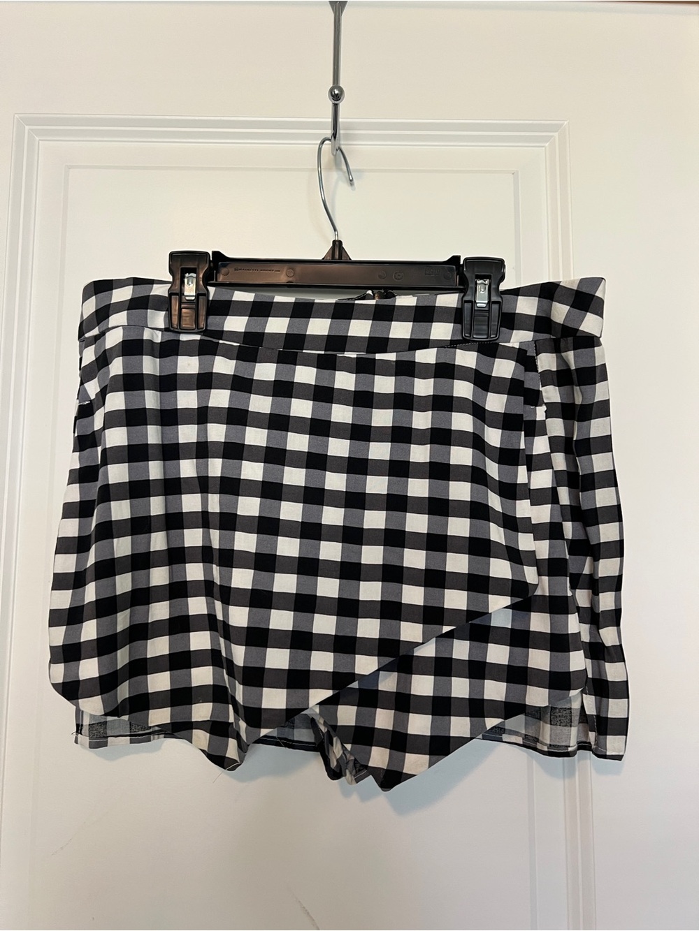 ANDREE BY UNIT Black and White Gingham Skort Shorts